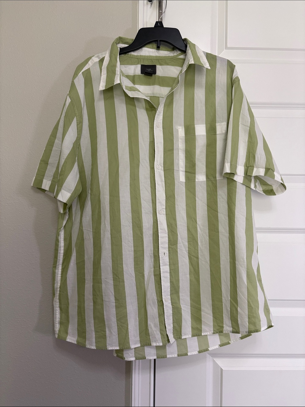 H&M Green and White Vertical Stripe Short-Sleeve Button-Down Shirt